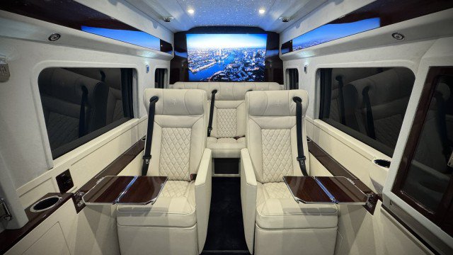 Used 2025 Mercedes-Benz Sprinter 2500 image 17