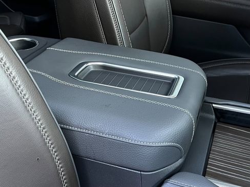 Used 2024 GMC Yukon XL Denali image 37