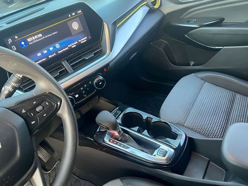 Used 2024 Chevrolet Trax LT image 18