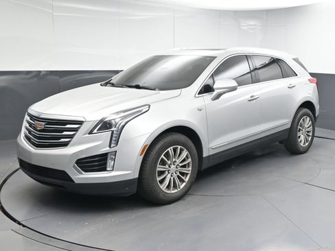 Used 2018 Cadillac XT5 Luxury w/ Driver Awareness Package image 4