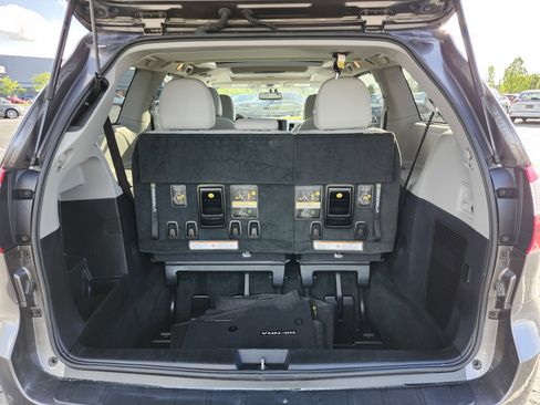 Used 2017 Toyota Sienna Limited Premium AWD/4WD image 23
