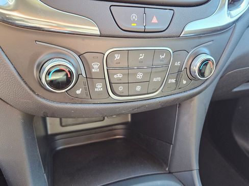 Used 2024 Chevrolet Equinox LT image 24