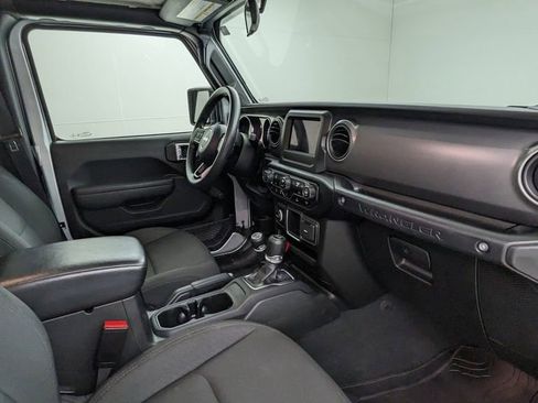 Used 2023 Jeep Wrangler Sport AWD/4WD image 33