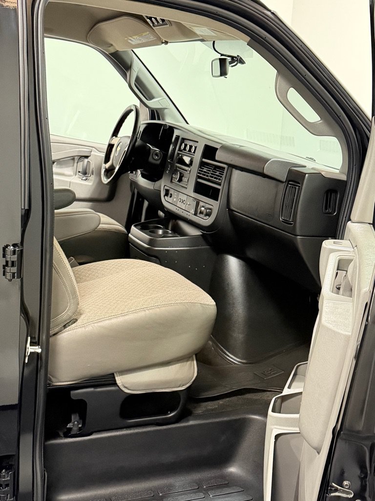 Used 2018 Chevrolet Express 3500 LT w/ LT Preferred Equipment Group RWD image 9