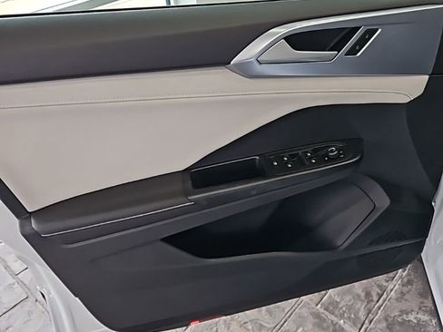 New 2026 Volkswagen Taos SE AWD/4WD image 25
