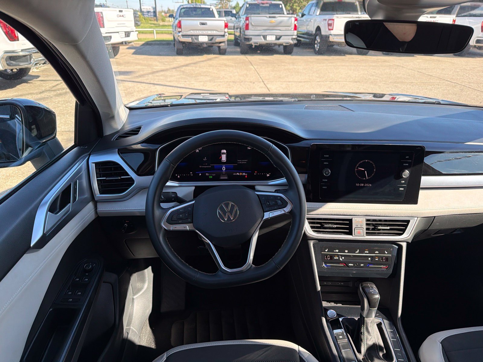 Used 2025 Volkswagen Taos SE FWD image 11