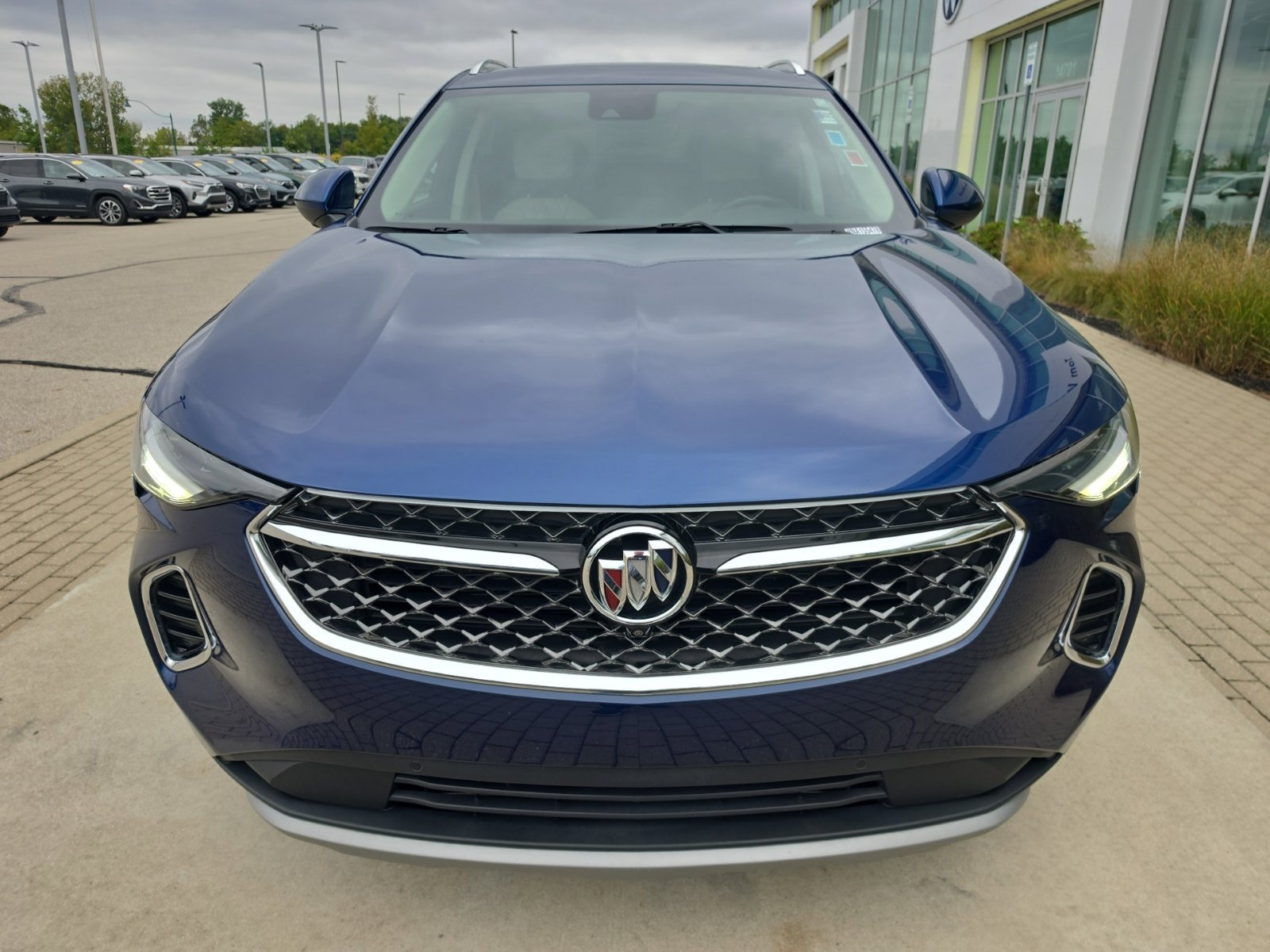 Used 2023 Buick Envision Avenir AWD/4WD image 2