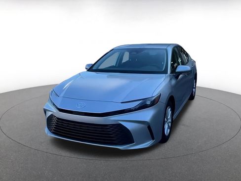 Used 2025 Toyota Camry LE image 6