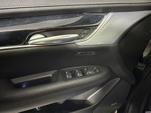 Used 2025 Cadillac XT5 Premium Luxury image 40