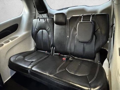 Used 2024 Chrysler Pacifica Touring-L image 20