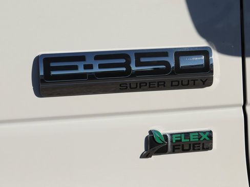 Used 2016 Ford E-350 and Econoline 350 Super Duty image 38