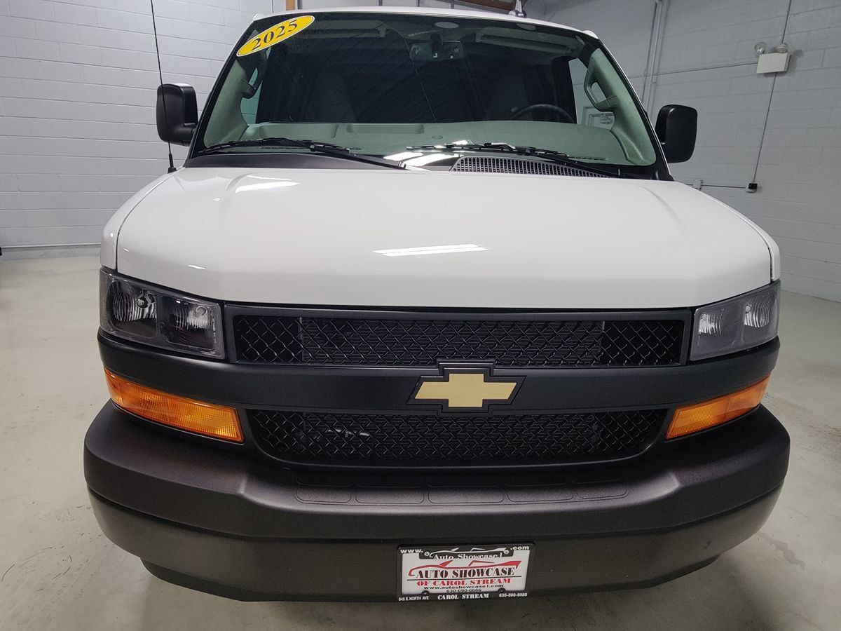 Used 2025 Chevrolet Express 3500 w/ Driver Convenience Package RWD image 3