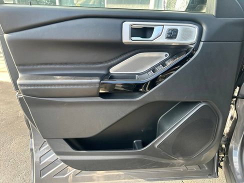 Used 2021 Ford Explorer Platinum w/ Equipment Group 601A AWD/4WD image 13