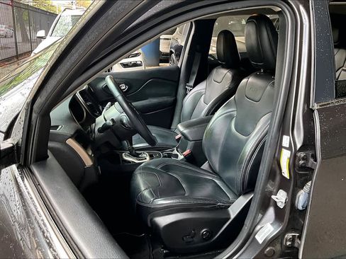 Used 2016 Jeep Cherokee Limited image 7