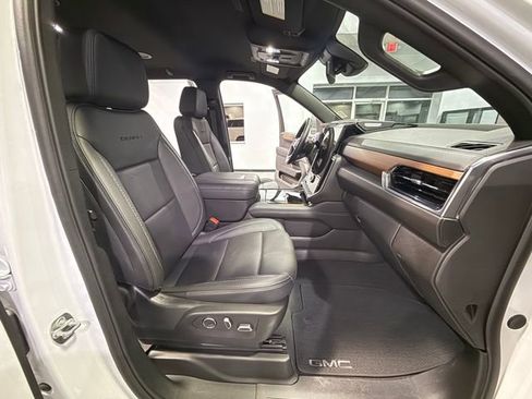 Certified 2025 GMC Yukon XL Denali image 12
