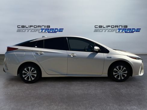 Used 2020 Toyota Prius Prime LE FWD image 4