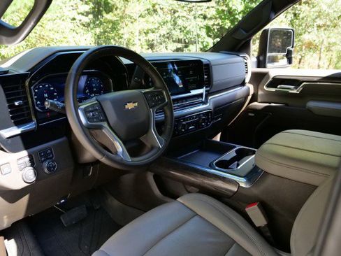 Used 2024 Chevrolet Silverado 3500 LTZ w/ LTZ Plus Package image 2