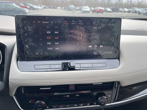 Used 2024 Nissan Rogue SL w/ SL Premium Package image 8