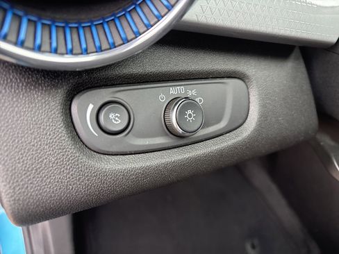 Certified 2025 Chevrolet Trax LT w/ Driver Confidence Package image 12