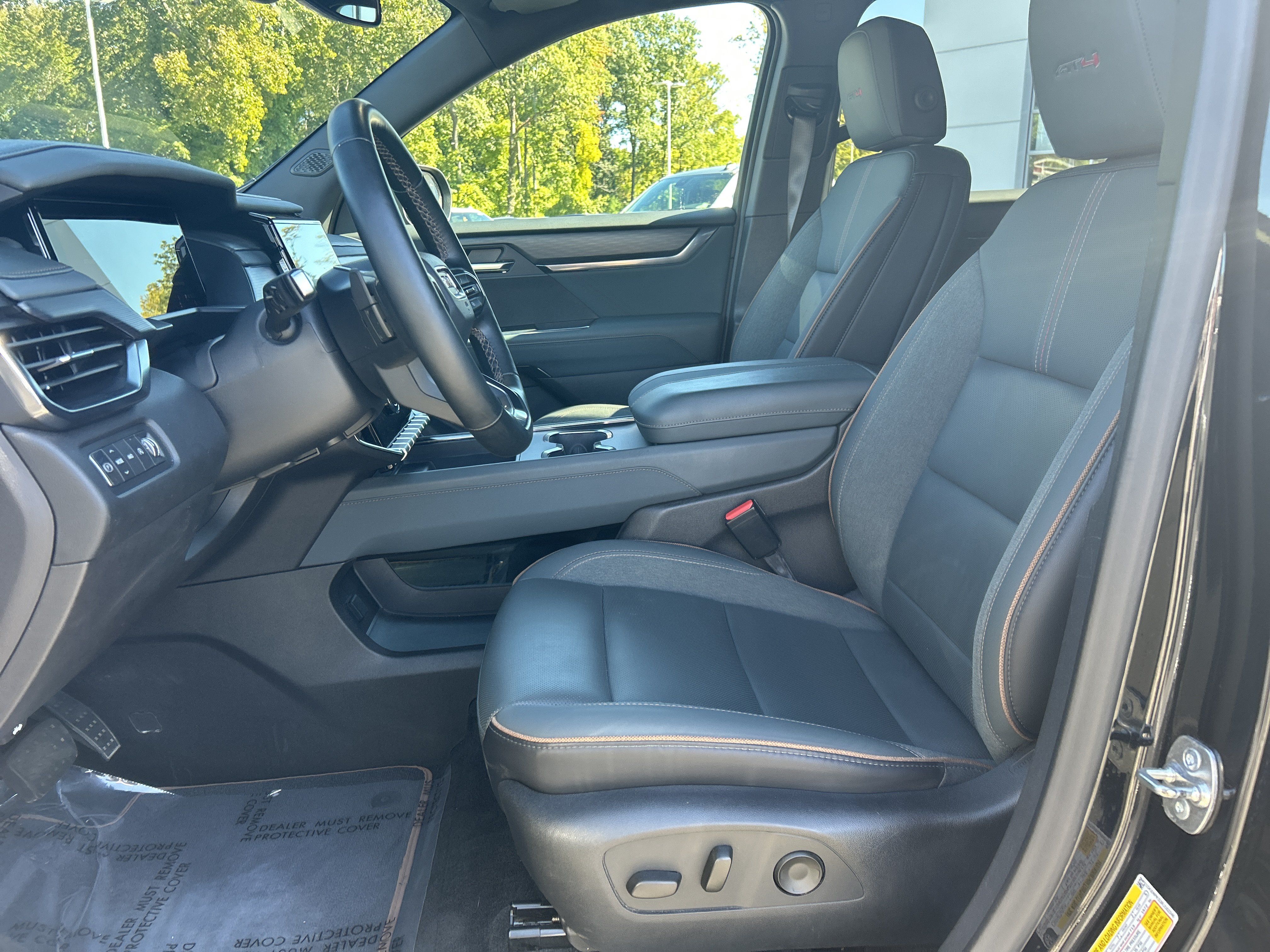 Used 2024 GMC Acadia AT4 w/ Luxury Package AWD/4WD image 21