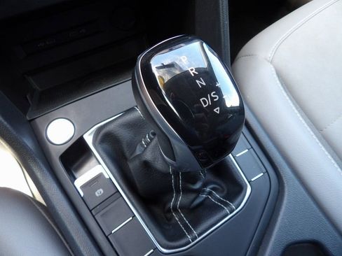 Used 2022 Volkswagen Taos SE image 19