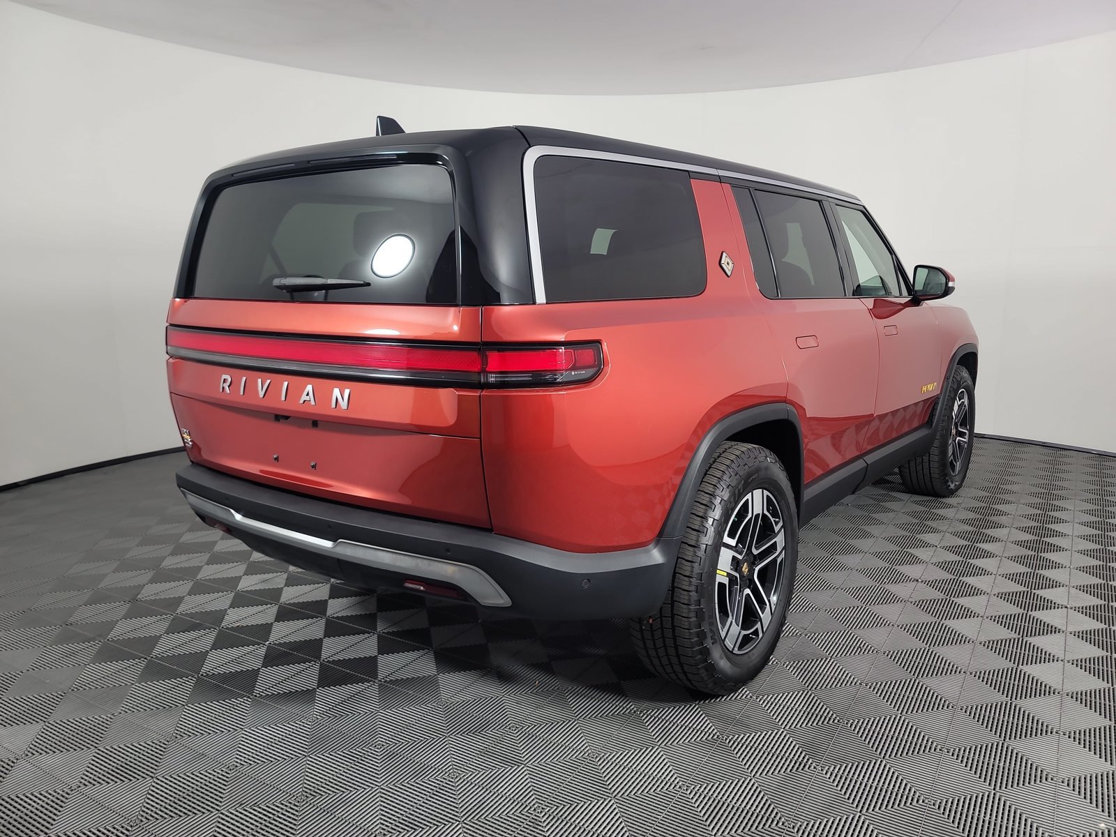 Used 2023 Rivian R1S Launch Edition Quad AWD/4WD image 5