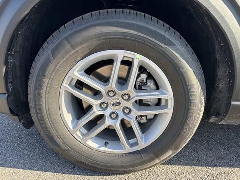 New 2026 Ford Explorer Active w/ Active Comfort Package image 9
