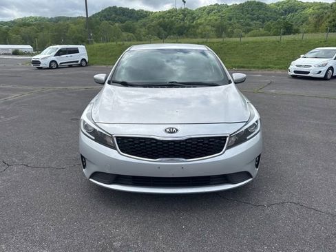 Used 2017 Kia Forte LX FWD image 3