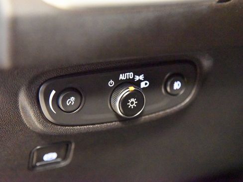 Used 2024 GMC Terrain SLT image 17