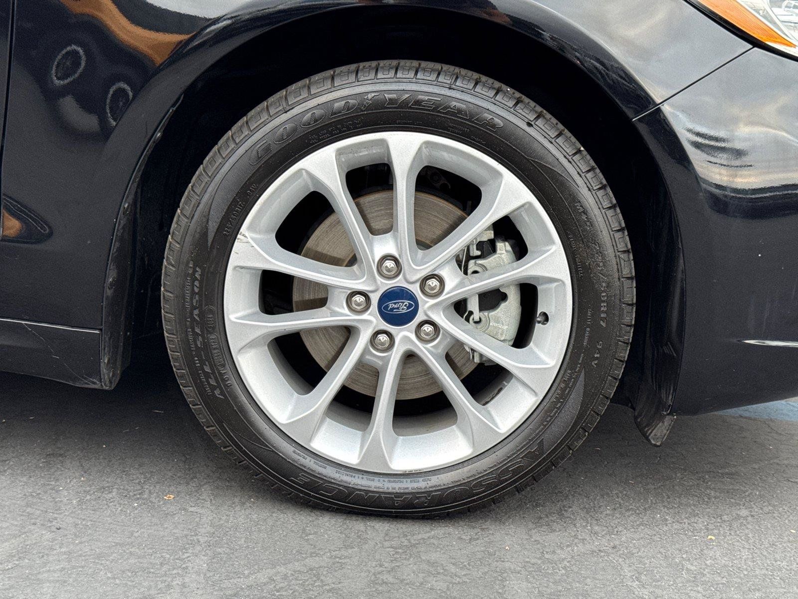 Used 2020 Ford Fusion SE FWD image 6