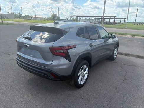 New 2026 Chevrolet Trax LS w/ LS Convenience Package FWD image 6