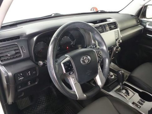 Used 2020 Toyota 4Runner SR5 Premium w/ Moonroof Package AWD/4WD image 9