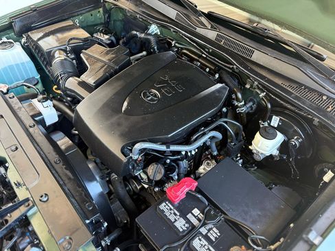 Used 2021 Toyota Tacoma SR5 w/ Trail Edition RWD image 40
