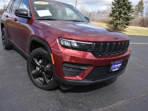 Used 2024 Jeep Grand Cherokee Altitude image 2