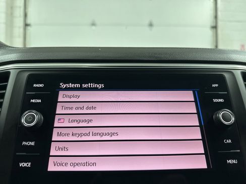 Used 2018 Volkswagen Atlas SE image 33