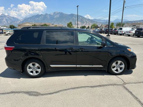Used 2018 Toyota Sienna LE w/ Protection Package FWD image 8