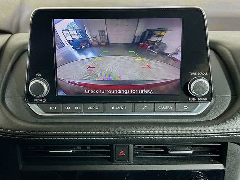 Used 2023 Nissan Rogue SV AWD/4WD image 16