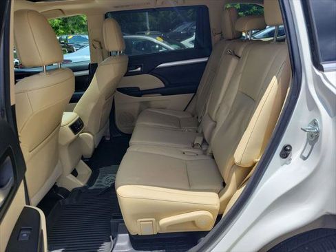 Certified 2017 Toyota Highlander XLE FWD image 16