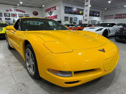 Used 2004 Chevrolet Corvette Coupe RWD image 4