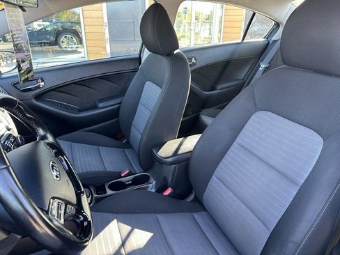 Used 2017 Kia Forte S image 22