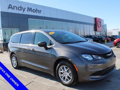 Used 2023 Chrysler Voyager LX image 1