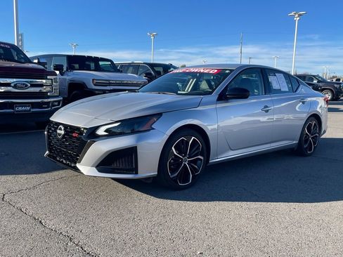 Used 2024 Nissan Altima 2.5 SR image 3