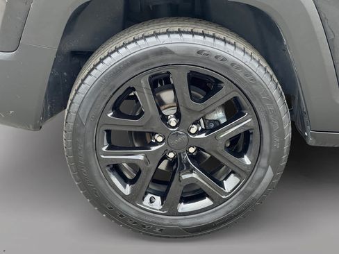 Used 2023 Jeep Renegade Altitude AWD/4WD image 9