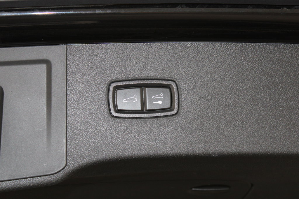 Used 2024 Porsche Cayenne AWD/4WD image 16