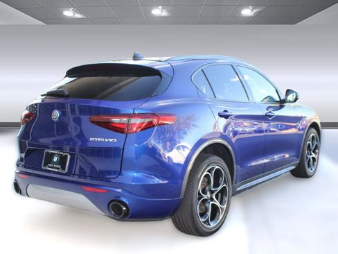 Used 2022 Alfa Romeo Stelvio Ti image 9