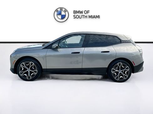 Used 2024 BMW iX xDrive50 w/ Sport Package AWD/4WD image 4