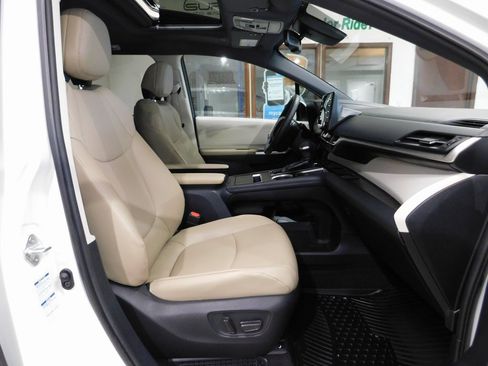 Used 2021 Toyota Sienna XLE image 94