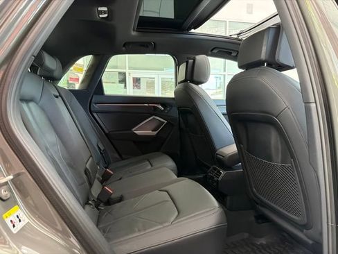 Used 2023 Audi Q3 2.0T Premium w/ Convenience Package AWD/4WD image 12