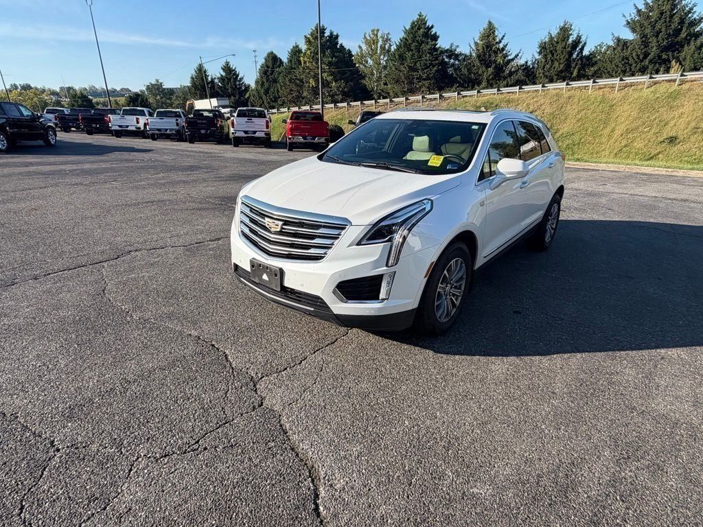 Used 2017 Cadillac XT5 Luxury w/ Driver Awareness Package AWD/4WD image 3