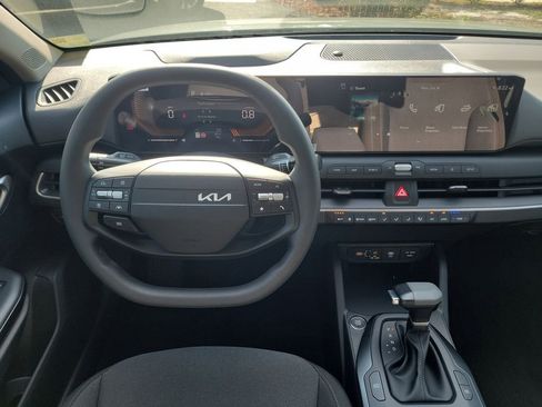 New 2026 Kia K4 FWD image 17